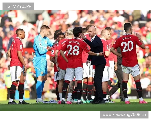 曼联进攻组织混乱问题持续显现,对联赛排名与关键战表现形成制约 曼联进攻组织混乱问题持续显现,对联赛排名与关键战表现形成制约