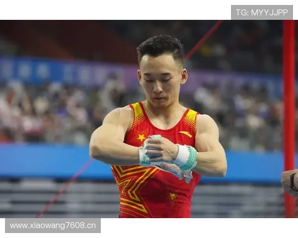 肖若腾赛前啃鸡腿，教练在旁边急得直跺脚