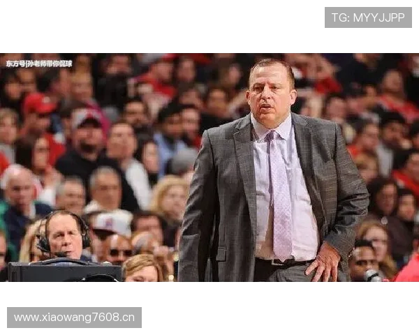 埃琳·安德森刚发的度假照，脚边那杯香槟和我半年工资差不多