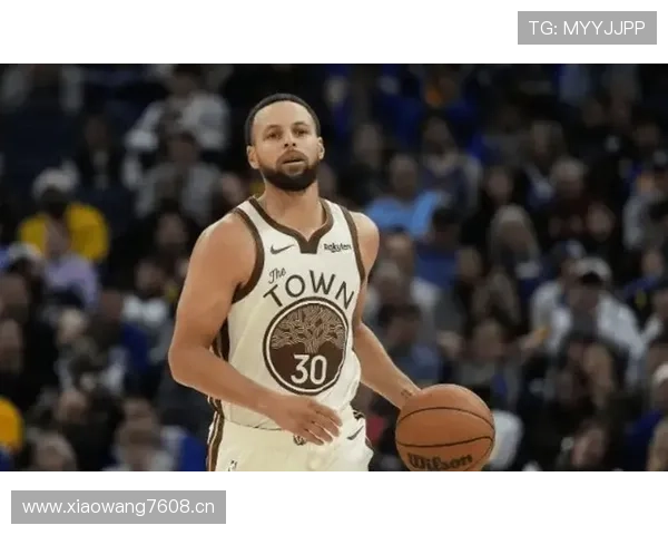 库里无球跑位制造空位，拉开防守胜于上季