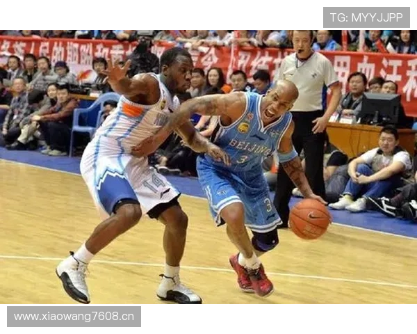 马布里无球跑动改变防守布局，主导进攻节奏